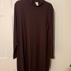 Straight-cut dress in ribbed jersey with a mock turtleneck and long sleeves.